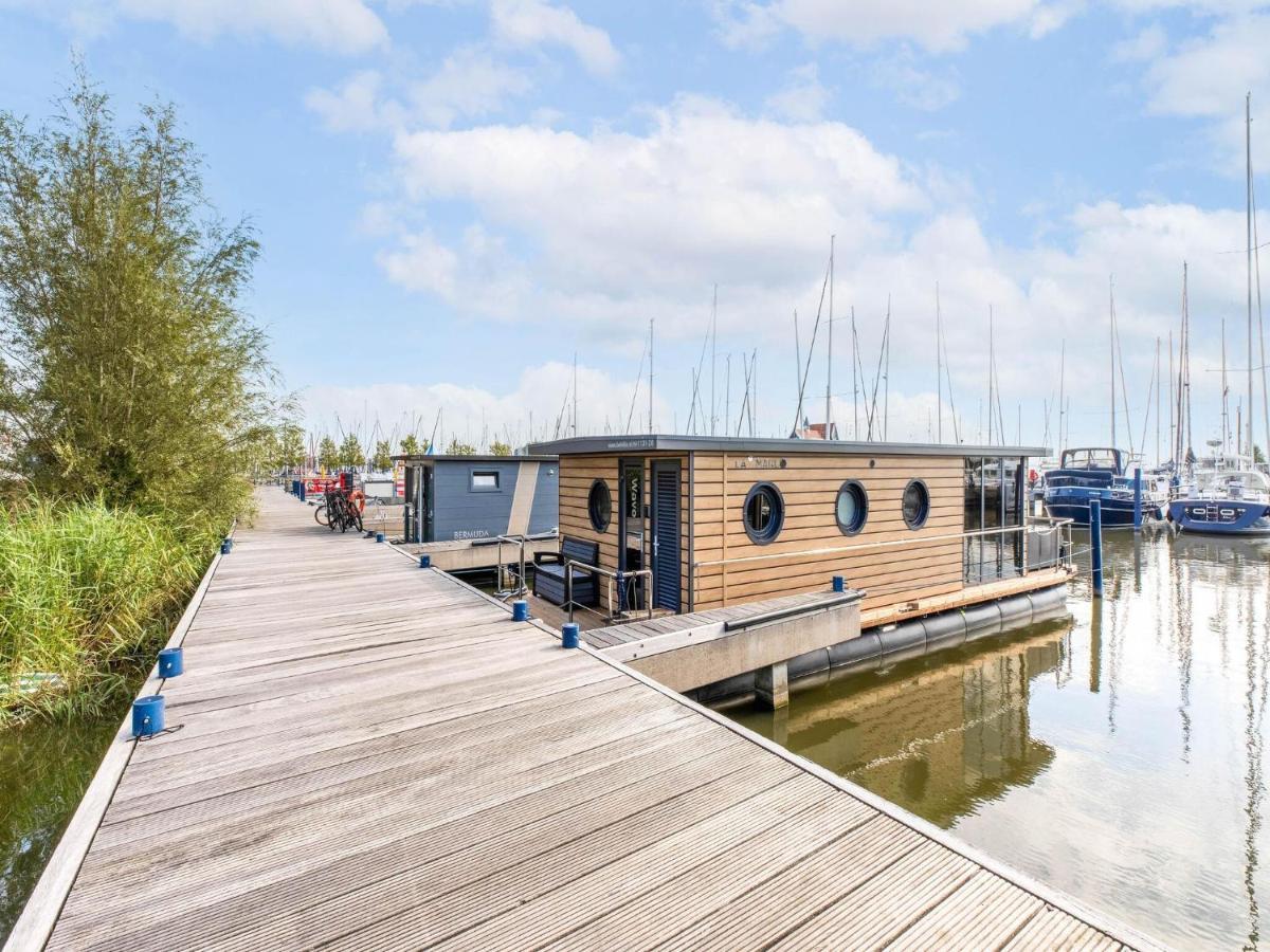 Comfortable Houseboat In Volendam Marina Exterior foto