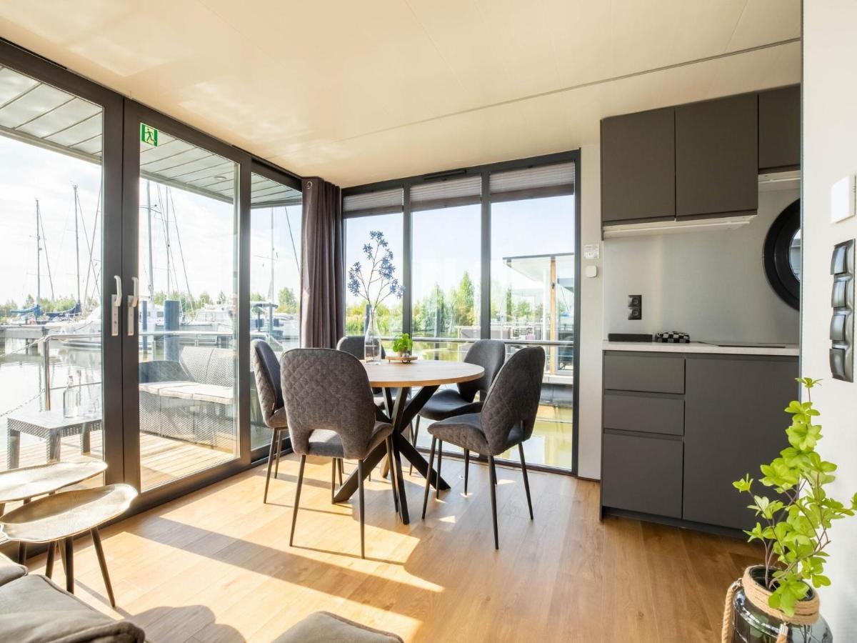 Comfortable Houseboat In Volendam Marina Exterior foto
