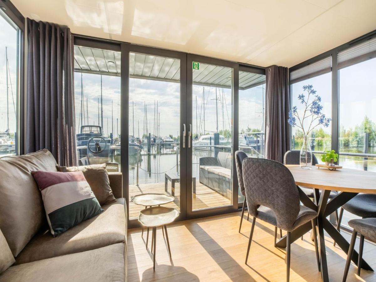 Comfortable Houseboat In Volendam Marina Exterior foto