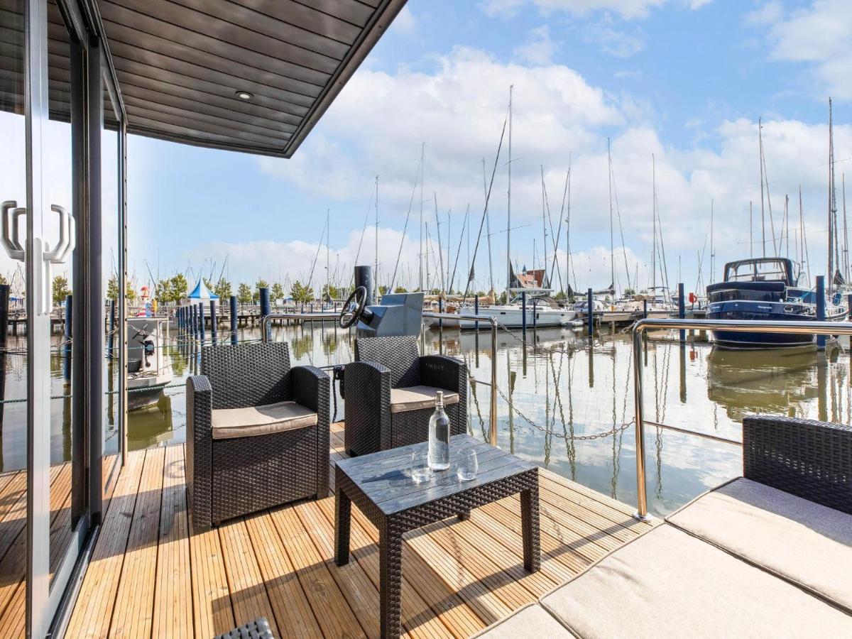 Comfortable Houseboat In Volendam Marina Exterior foto