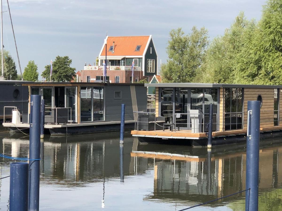 Comfortable Houseboat In Volendam Marina Exterior foto
