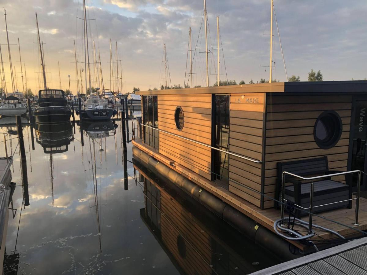 Comfortable Houseboat In Volendam Marina Exterior foto