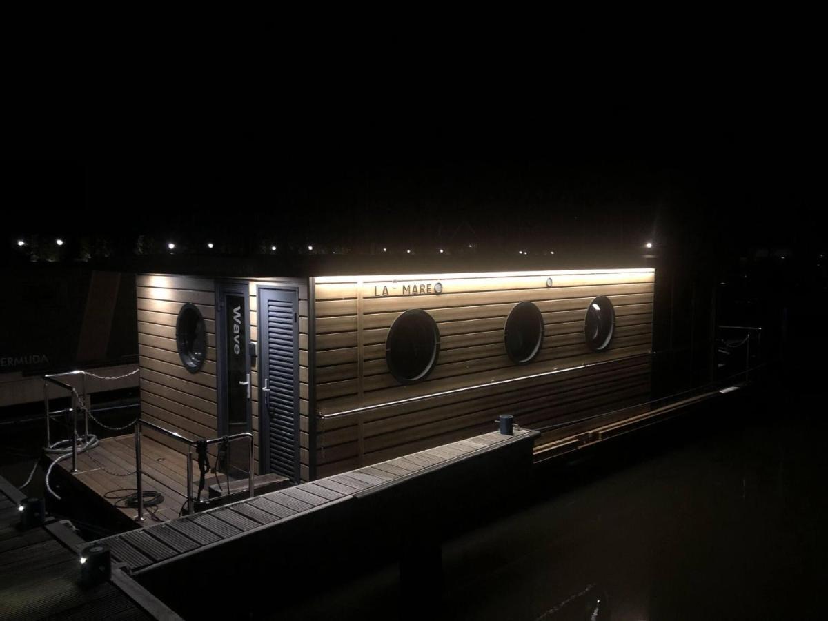 Comfortable Houseboat In Volendam Marina Exterior foto